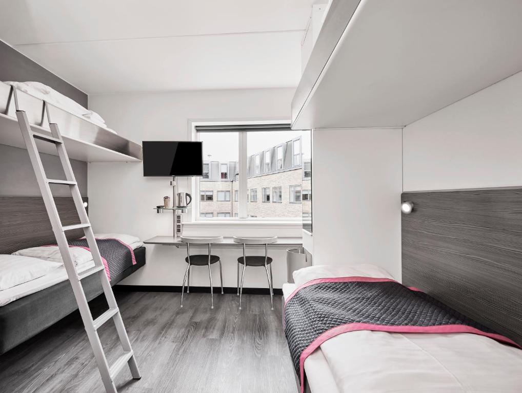 Kopenhag konaklama bütçe dostu Cabinn City otel odası